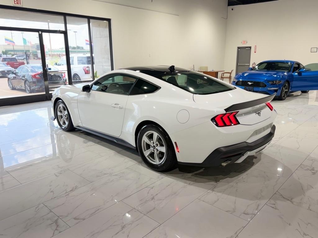 Ford Mustang EcoBoost Coupe 2024