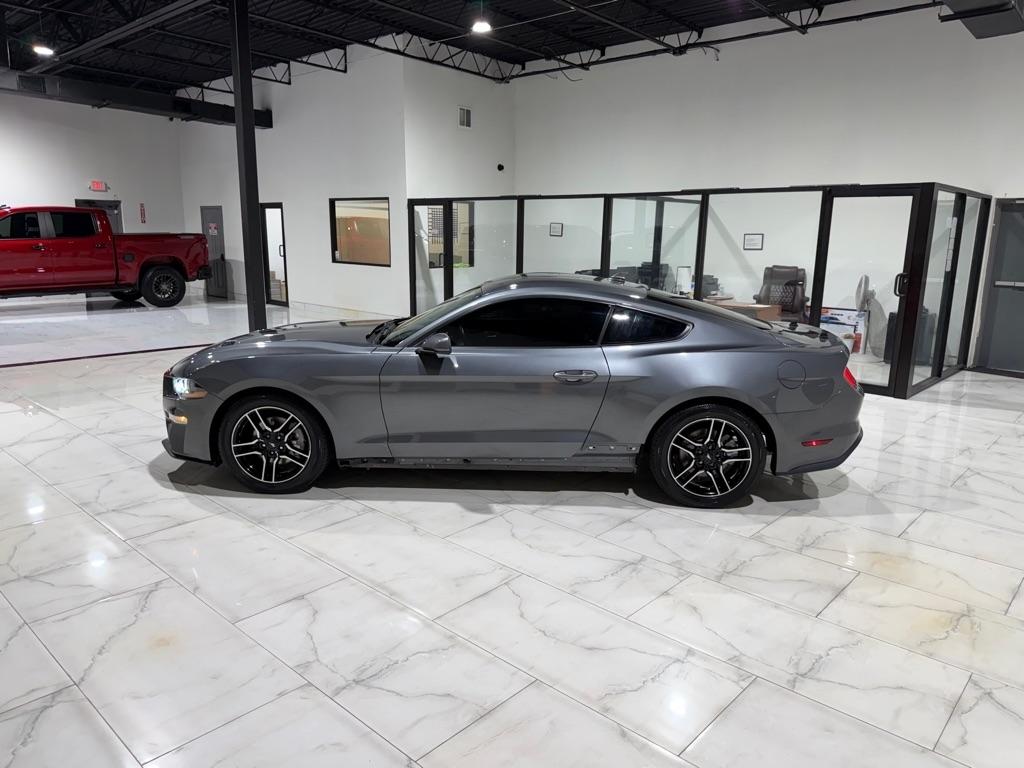 Ford Mustang EcoBoost Coupe 2021