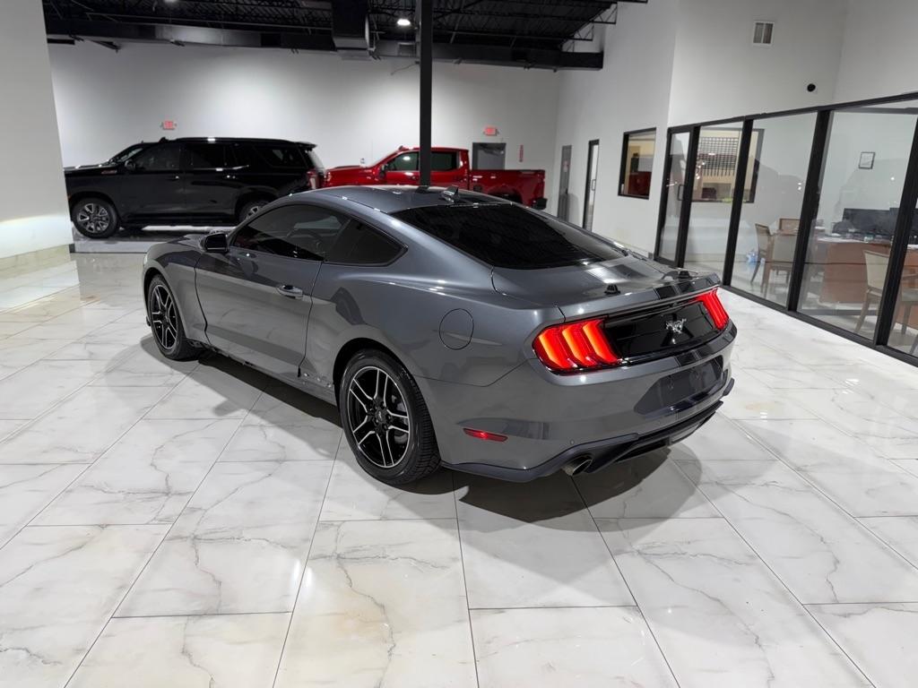 Ford Mustang EcoBoost Coupe 2021