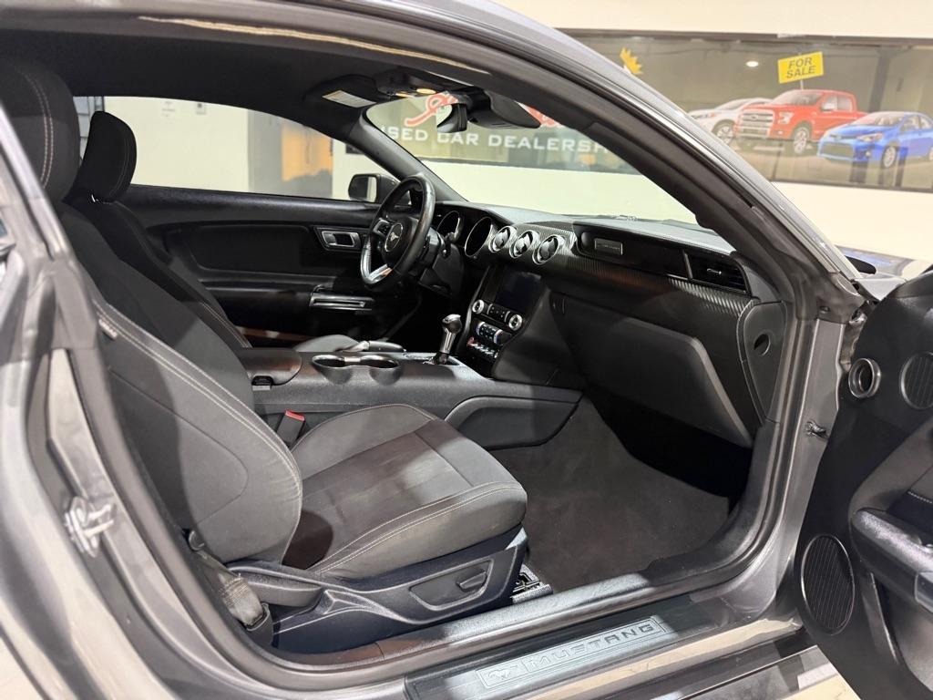 Ford Mustang EcoBoost Coupe 2021