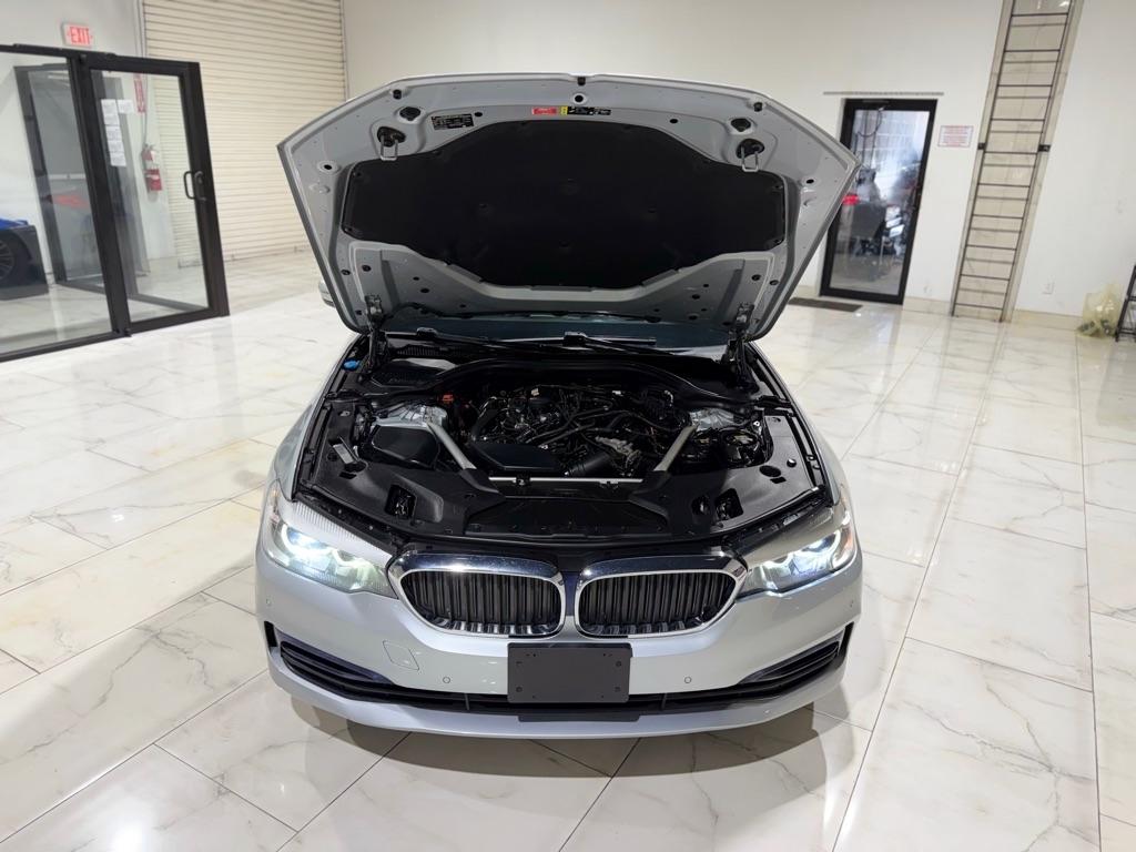 BMW 5-Series 530i 2019