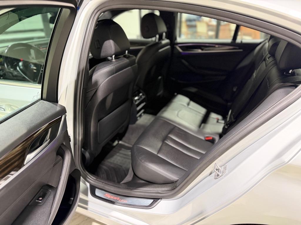 BMW 5-Series 530i 2019