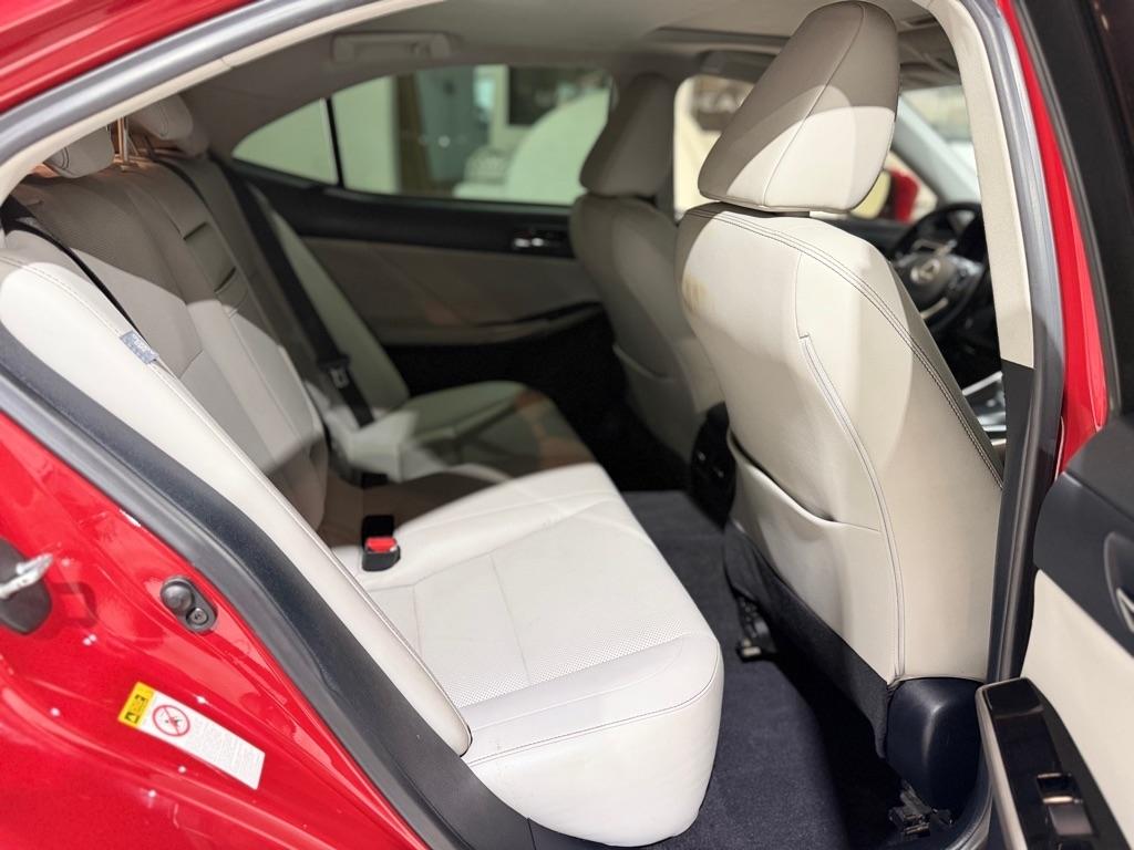 Lexus IS 200t 2016