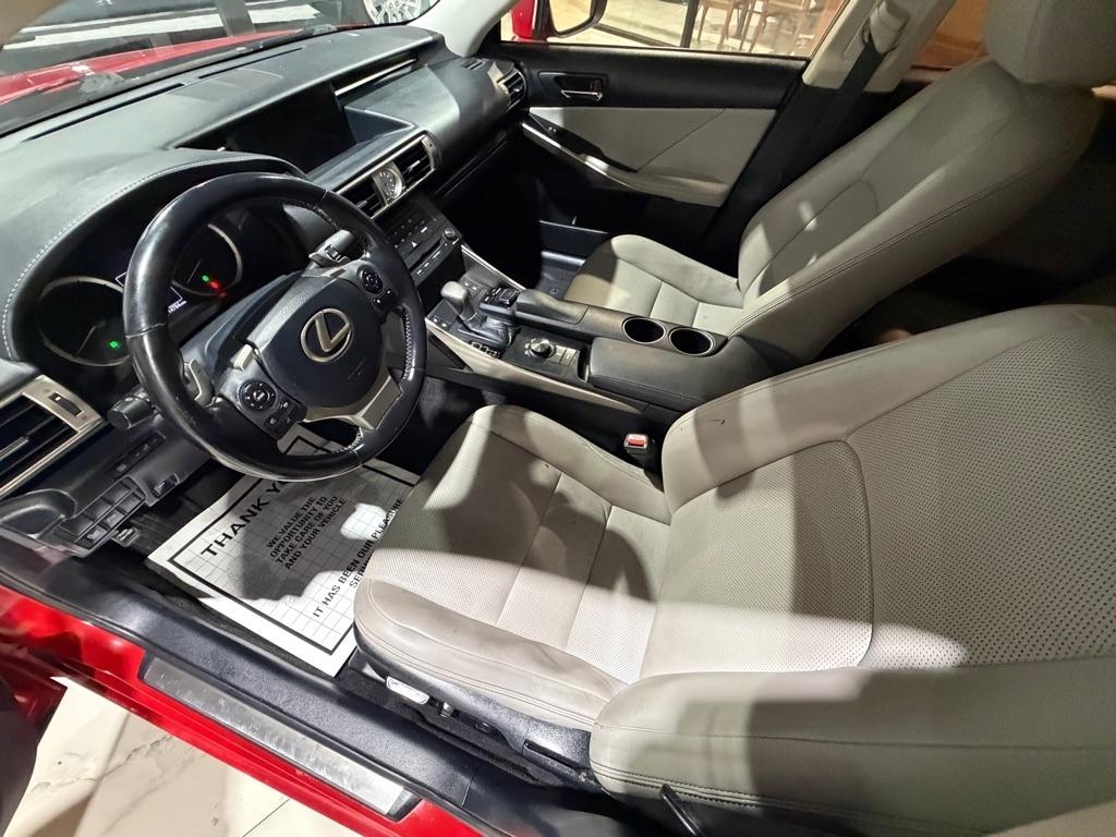 Lexus IS 200t 2016