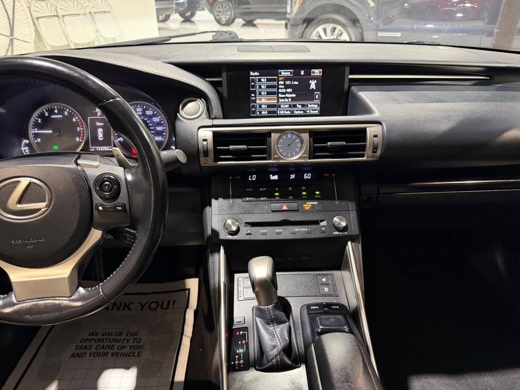 Lexus IS 200t 2016