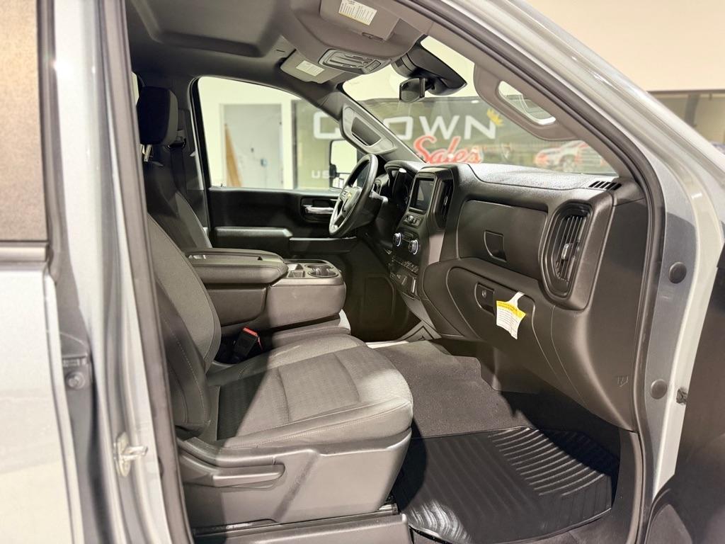 Chevrolet Silverado 2500HD Custom Crew Cab Long Box 4WD 2024