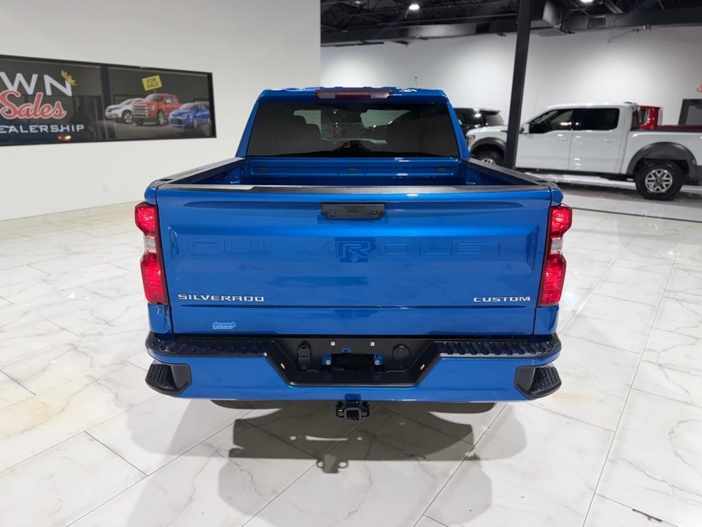 Chevrolet Silverado 1500 Custom Crew Cab 2WD 2023