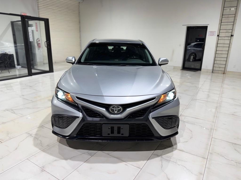 Toyota Camry SE 2021