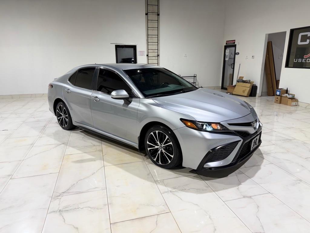 Toyota Camry SE 2021