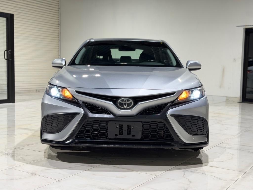 Toyota Camry SE 2021
