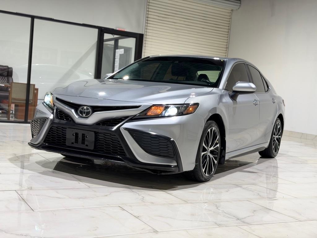 Toyota Camry SE 2021