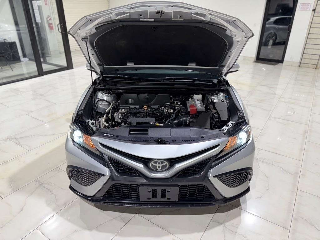 Toyota Camry SE 2021