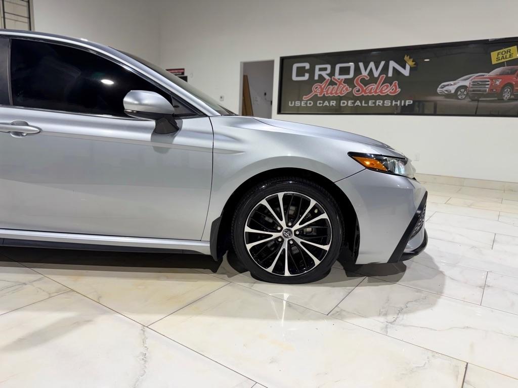 Toyota Camry SE 2021