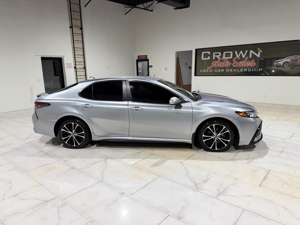 Toyota Camry SE 2021