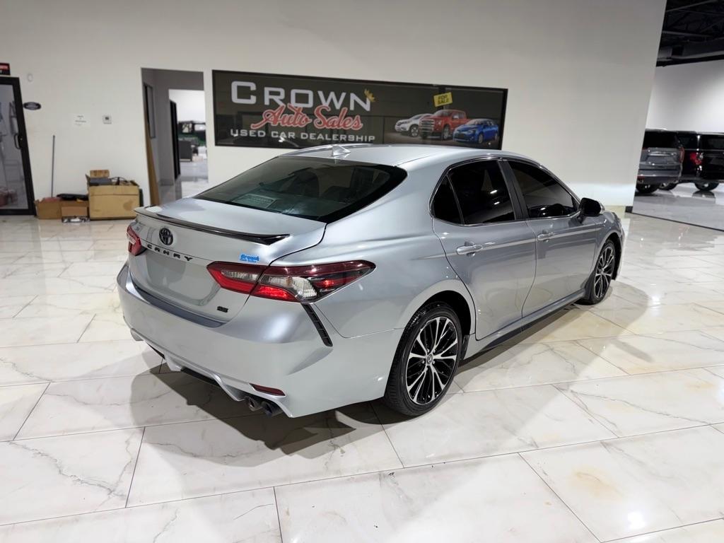 Toyota Camry SE 2021