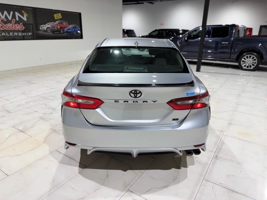 Toyota Camry SE 2021