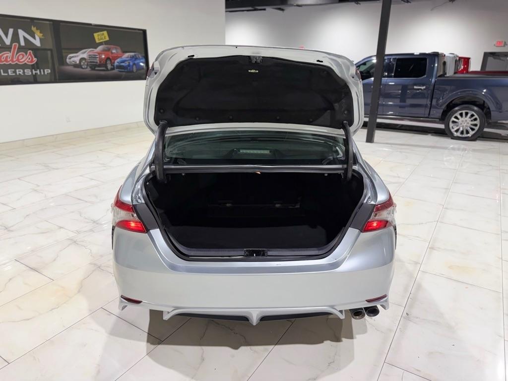 Toyota Camry SE 2021