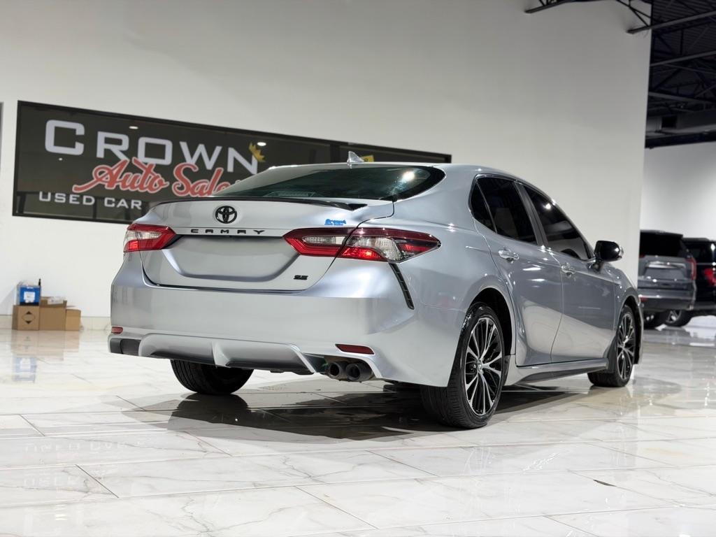 Toyota Camry SE 2021