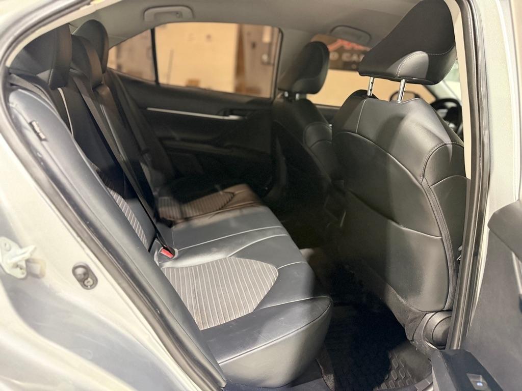 Toyota Camry SE 2021