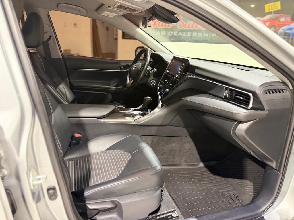 Toyota Camry SE 2021