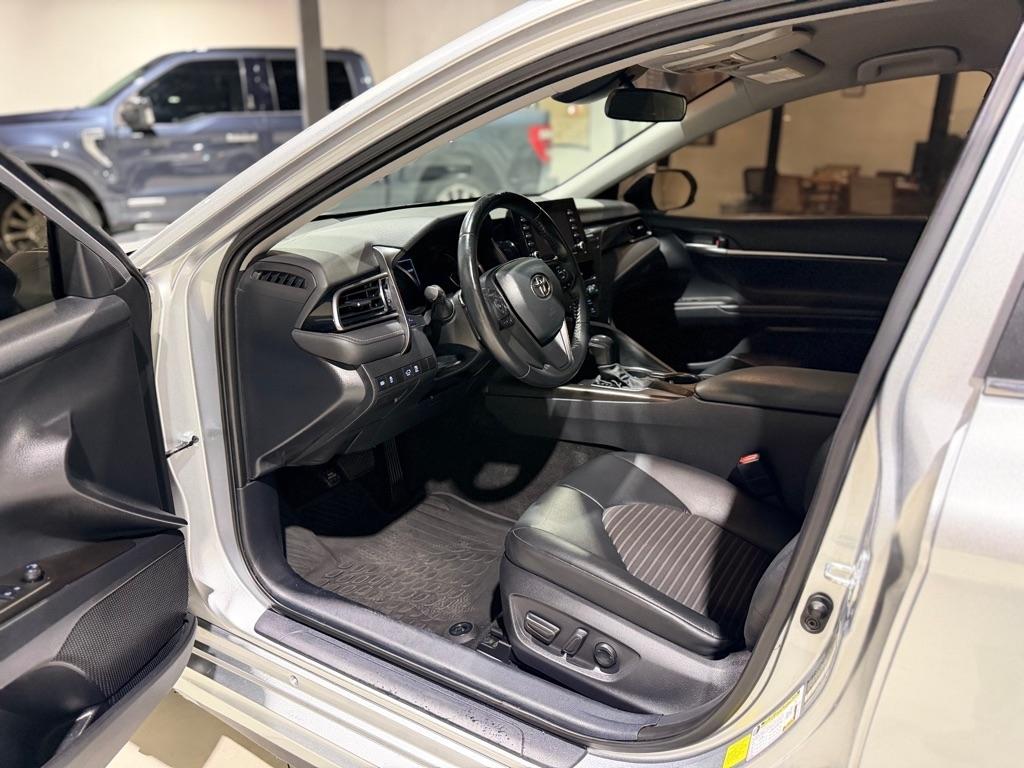 Toyota Camry SE 2021