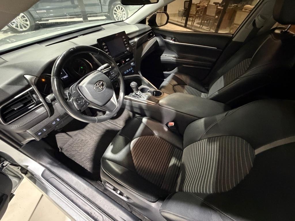 Toyota Camry SE 2021
