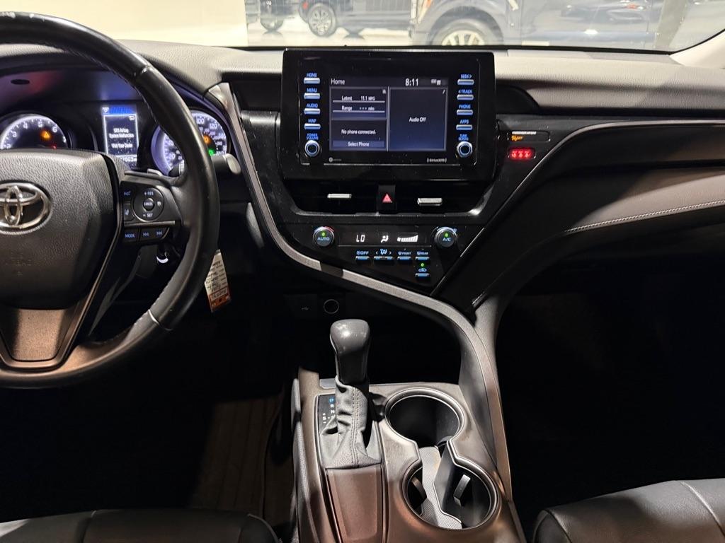 Toyota Camry SE 2021