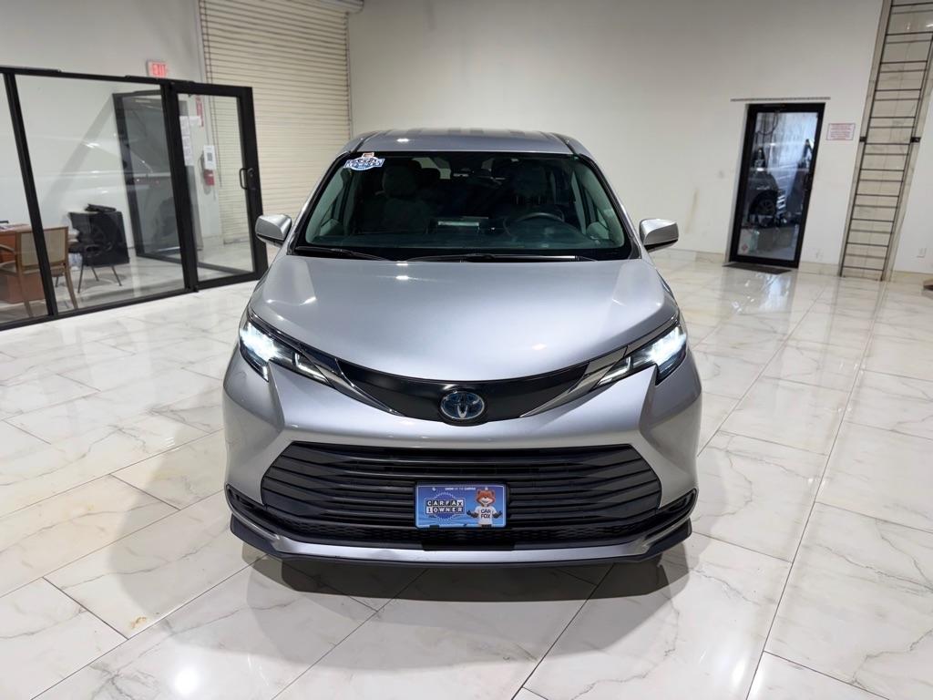 Toyota Sienna LE 8-Passenger 2023