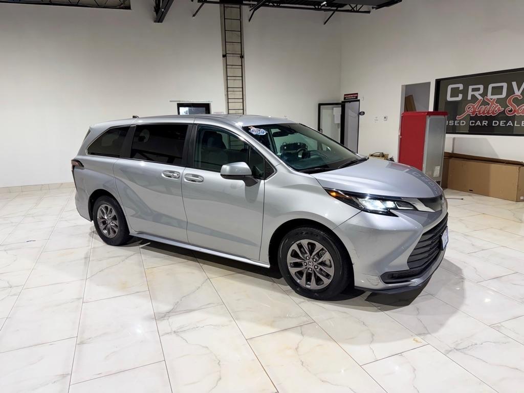 Toyota Sienna LE 8-Passenger 2023