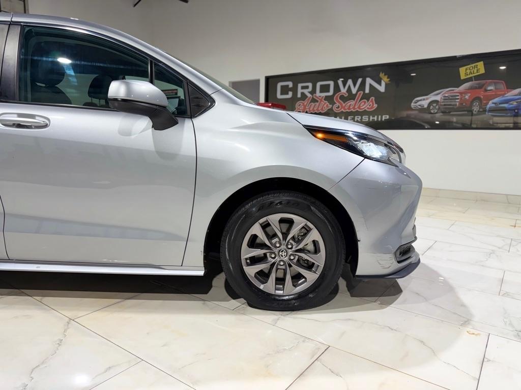 Toyota Sienna LE 8-Passenger 2023