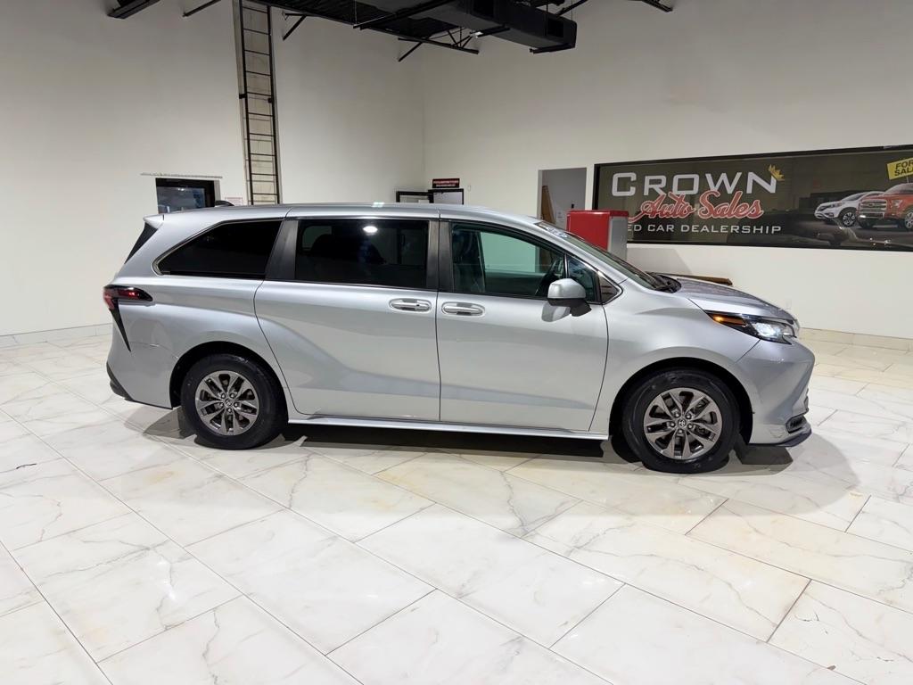 Toyota Sienna LE 8-Passenger 2023