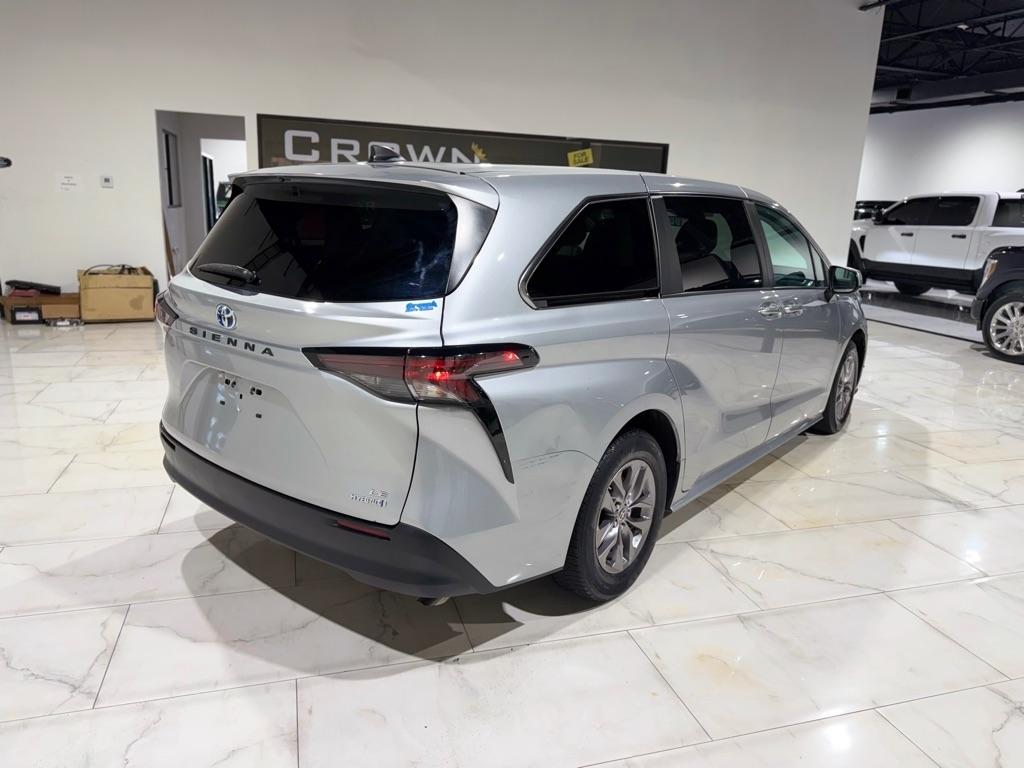 Toyota Sienna LE 8-Passenger 2023