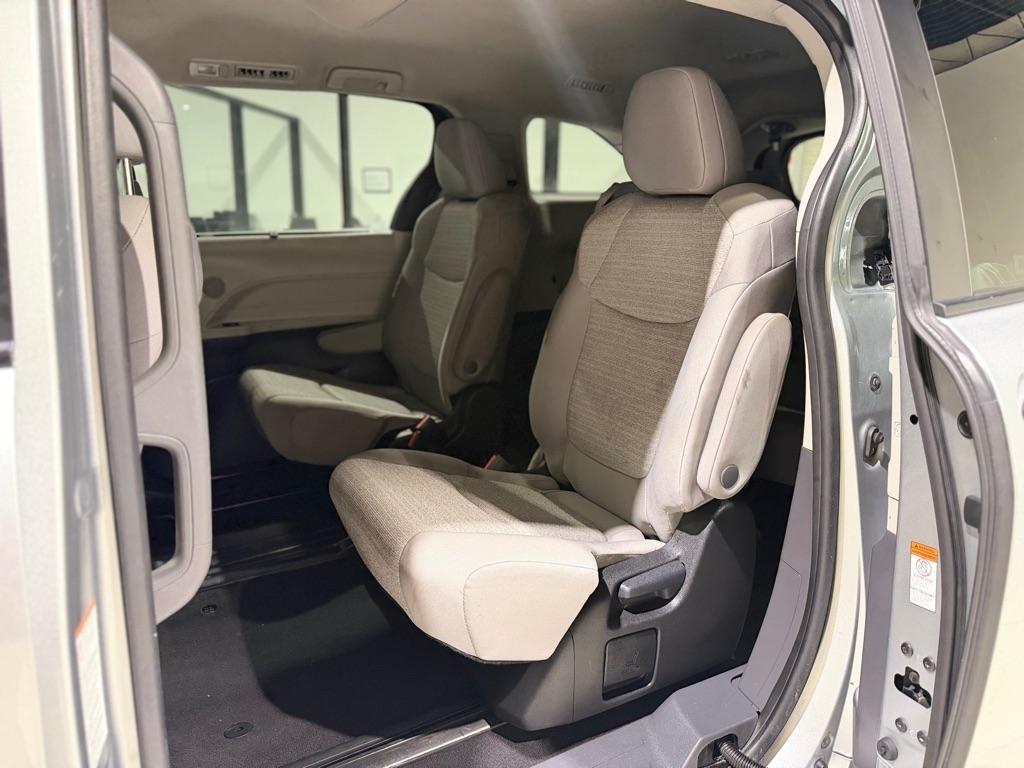 Toyota Sienna LE 8-Passenger 2023