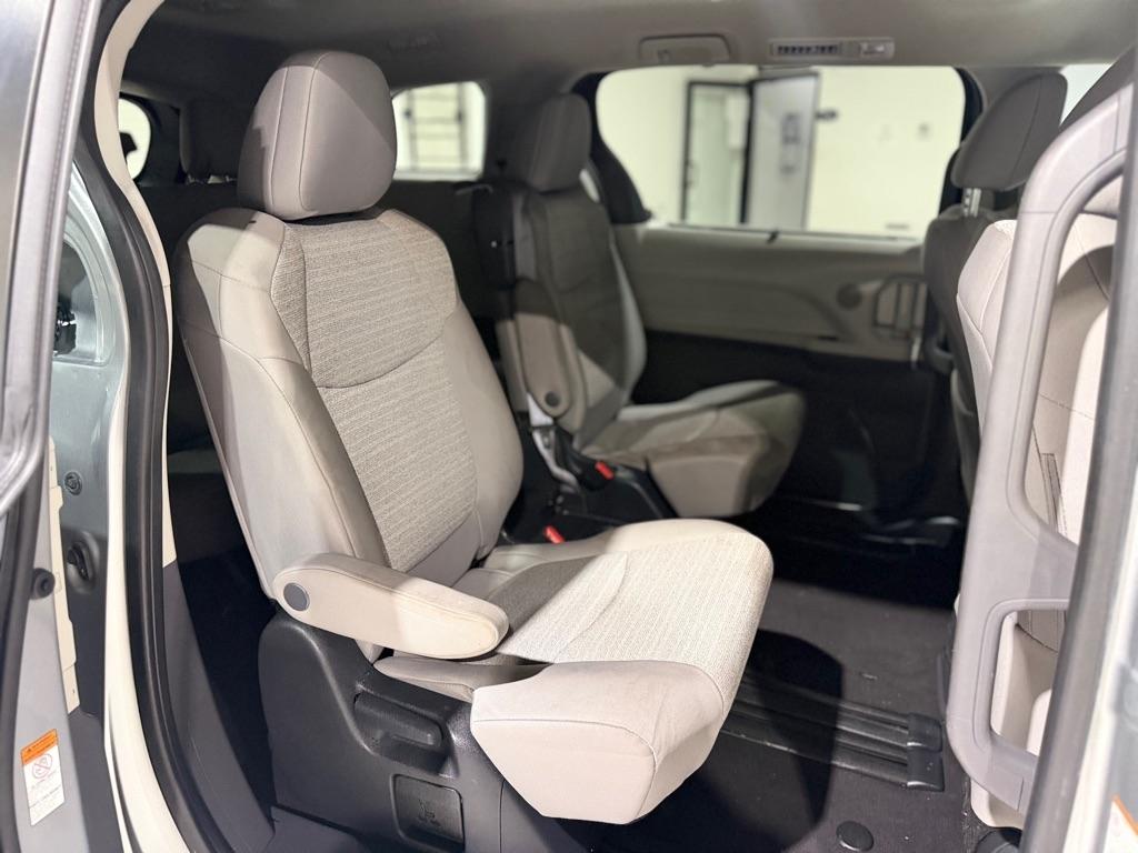 Toyota Sienna LE 8-Passenger 2023