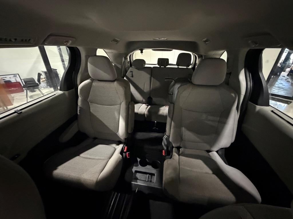 Toyota Sienna LE 8-Passenger 2023