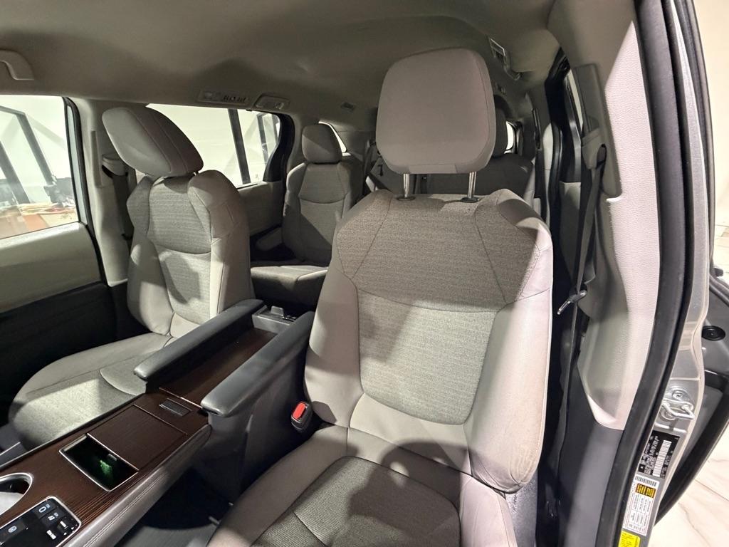 Toyota Sienna LE 8-Passenger 2023