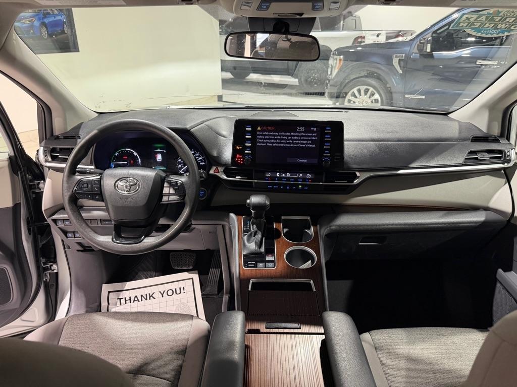 Toyota Sienna LE 8-Passenger 2023