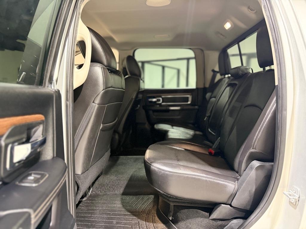 RAM 1500 Laramie Crew Cab SWB 4WD 2016