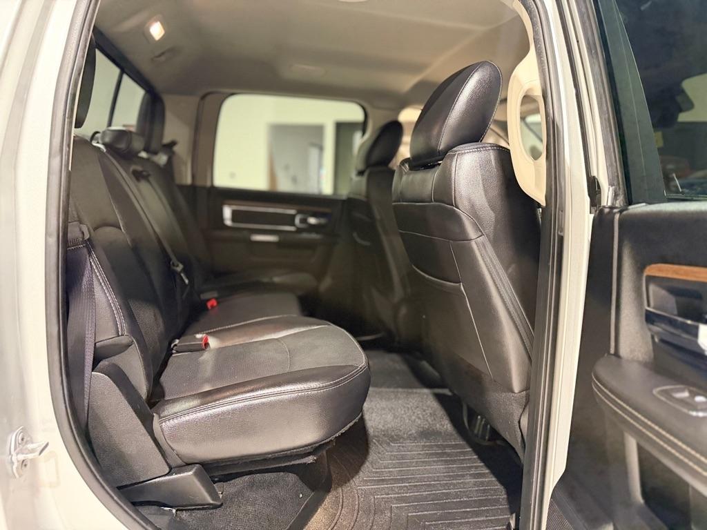 RAM 1500 Laramie Crew Cab SWB 4WD 2016