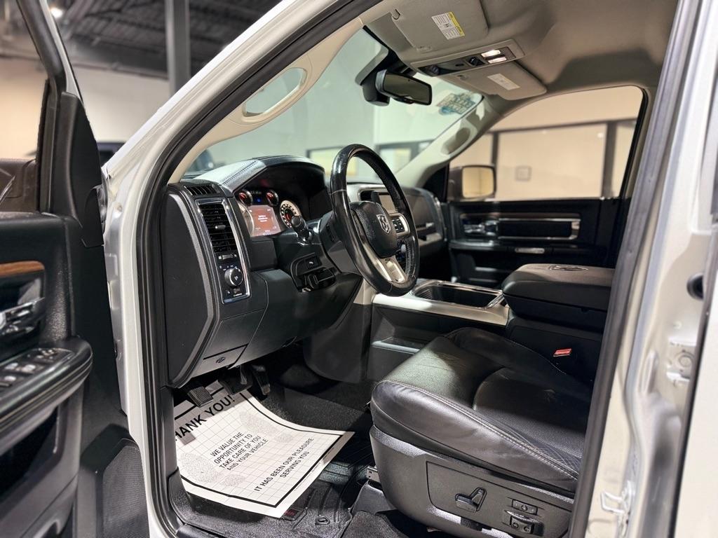 RAM 1500 Laramie Crew Cab SWB 4WD 2016