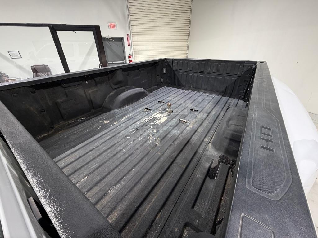 GMC Sierra 3500HD Pro Crew Cab 4WD SB 2023