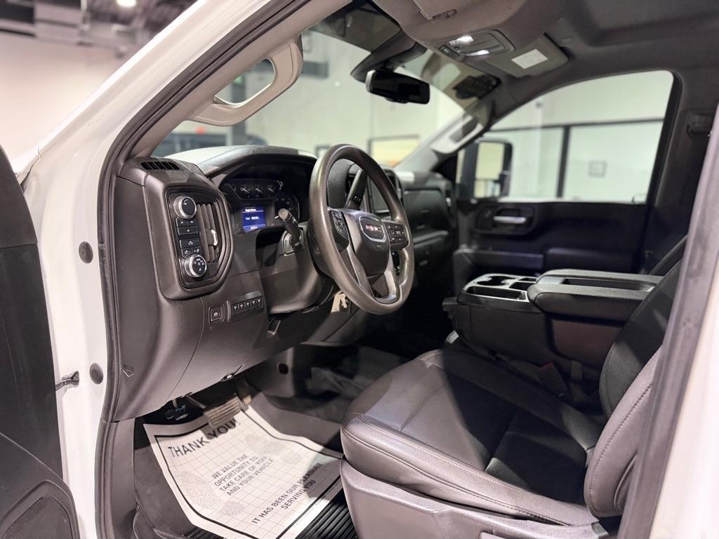 GMC Sierra 3500HD Pro Crew Cab 4WD SB 2023