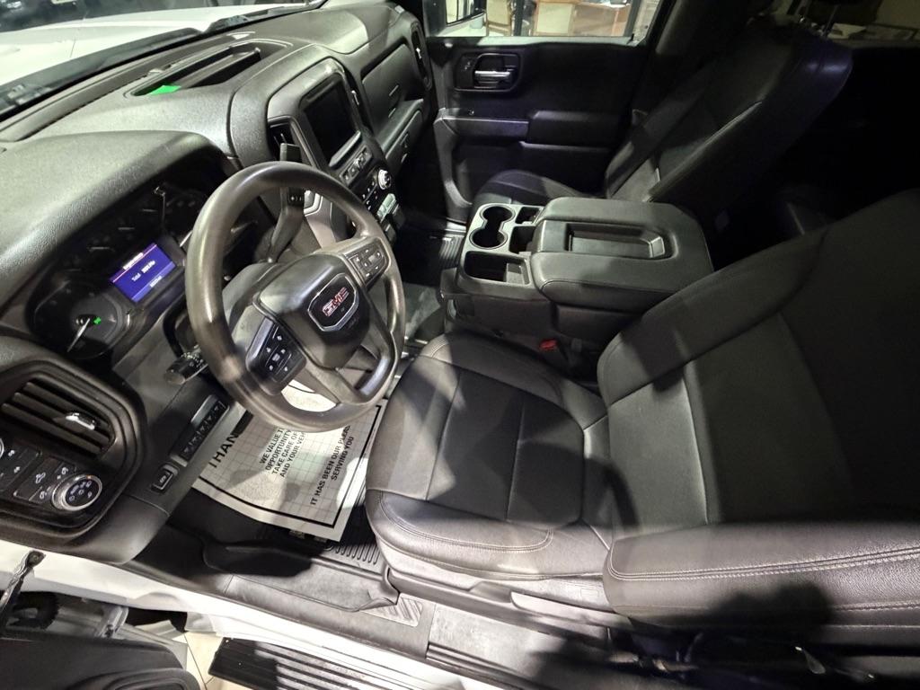 GMC Sierra 3500HD Pro Crew Cab 4WD SB 2023