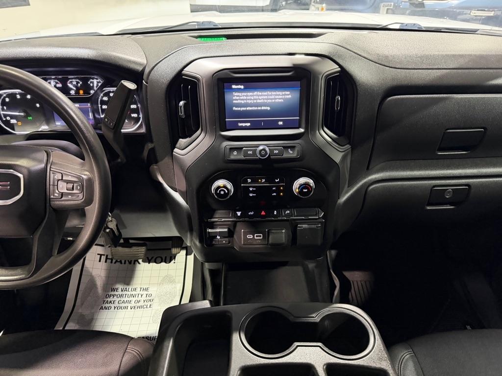 GMC Sierra 3500HD Pro Crew Cab 4WD SB 2023