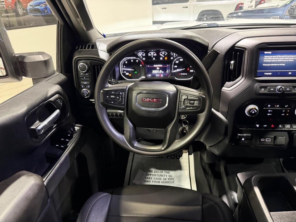 GMC Sierra 3500HD Pro Crew Cab 4WD SB 2023