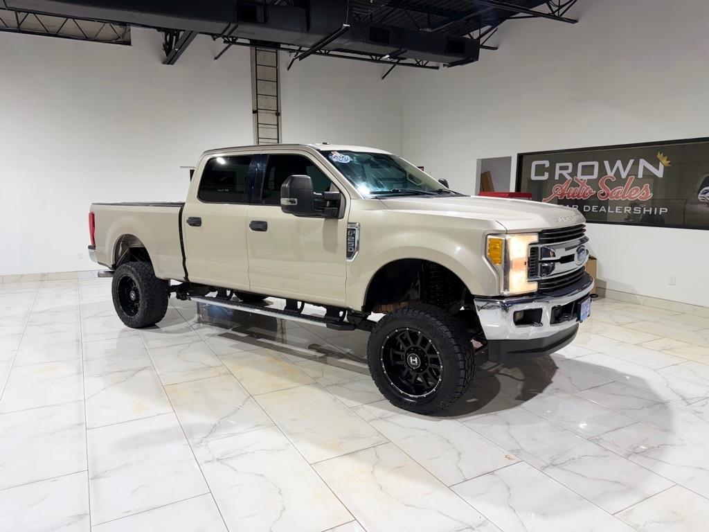 Ford F-250 SD XLT Crew Cab 4WD 2017