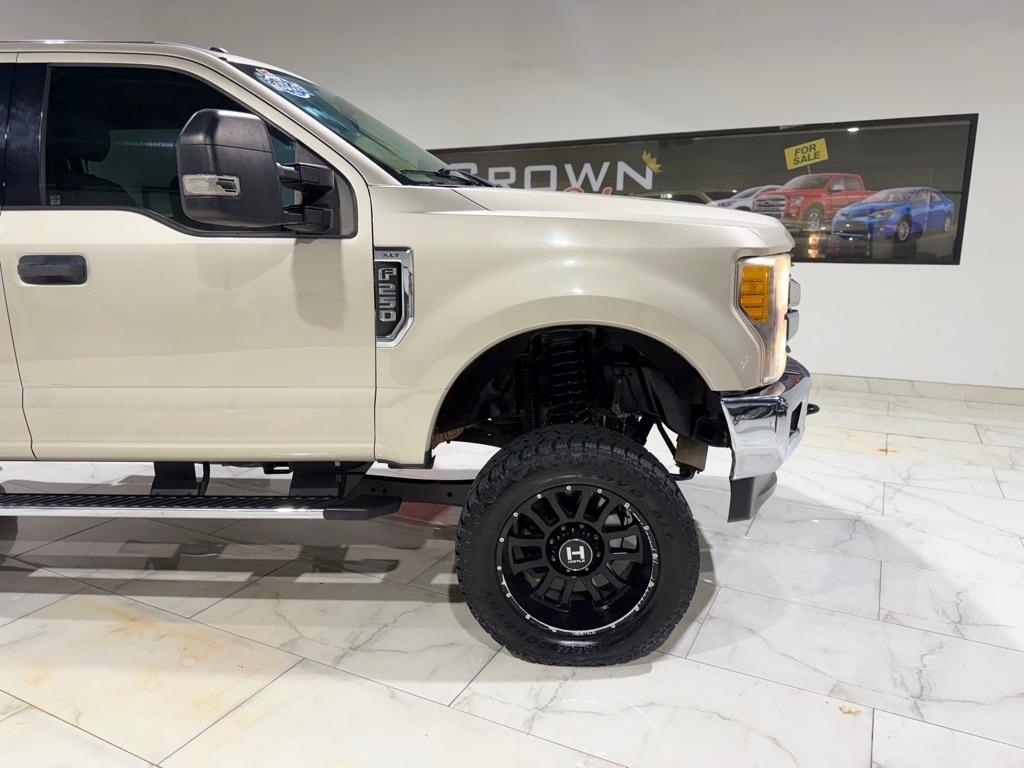 Ford F-250 SD XLT Crew Cab 4WD 2017