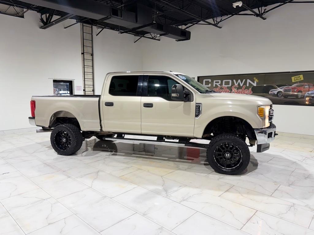 Ford F-250 SD XLT Crew Cab 4WD 2017