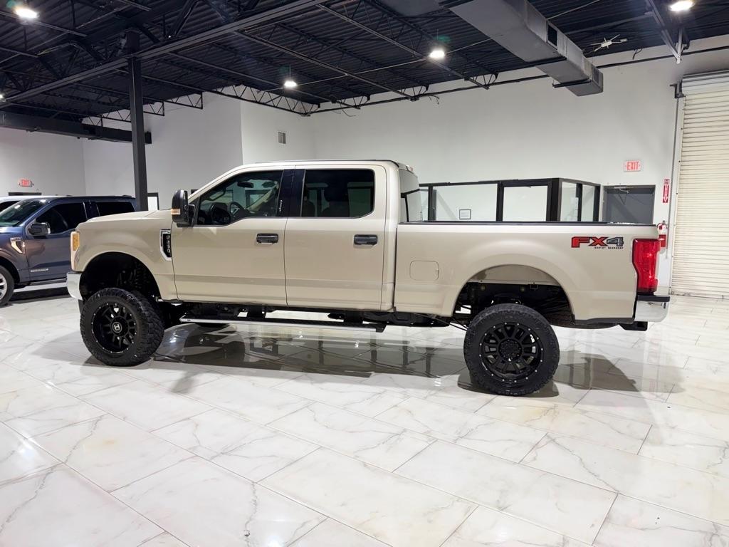 Ford F-250 SD XLT Crew Cab 4WD 2017