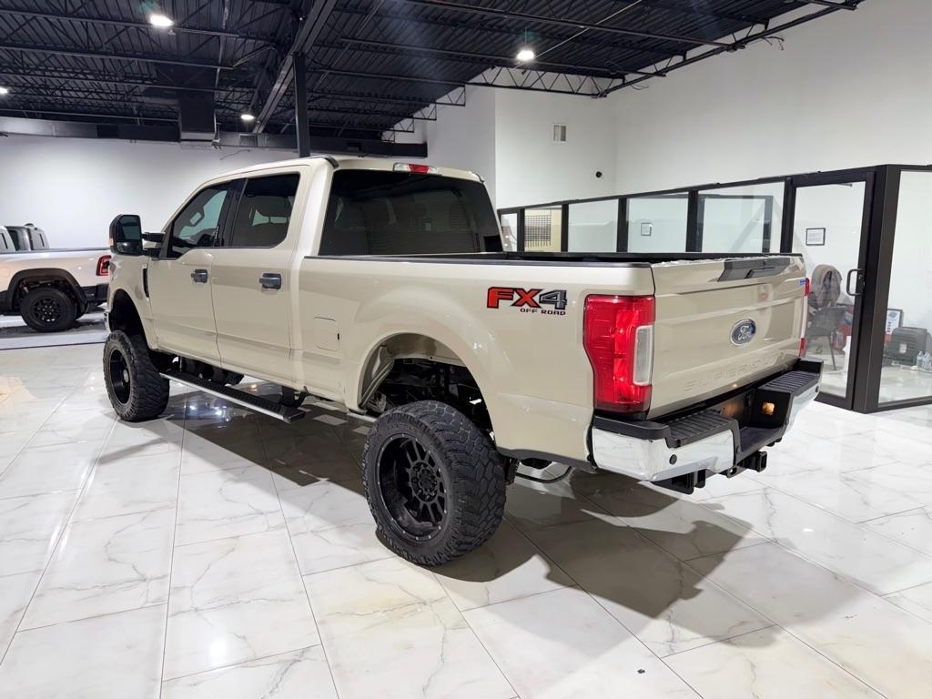 Ford F-250 SD XLT Crew Cab 4WD 2017